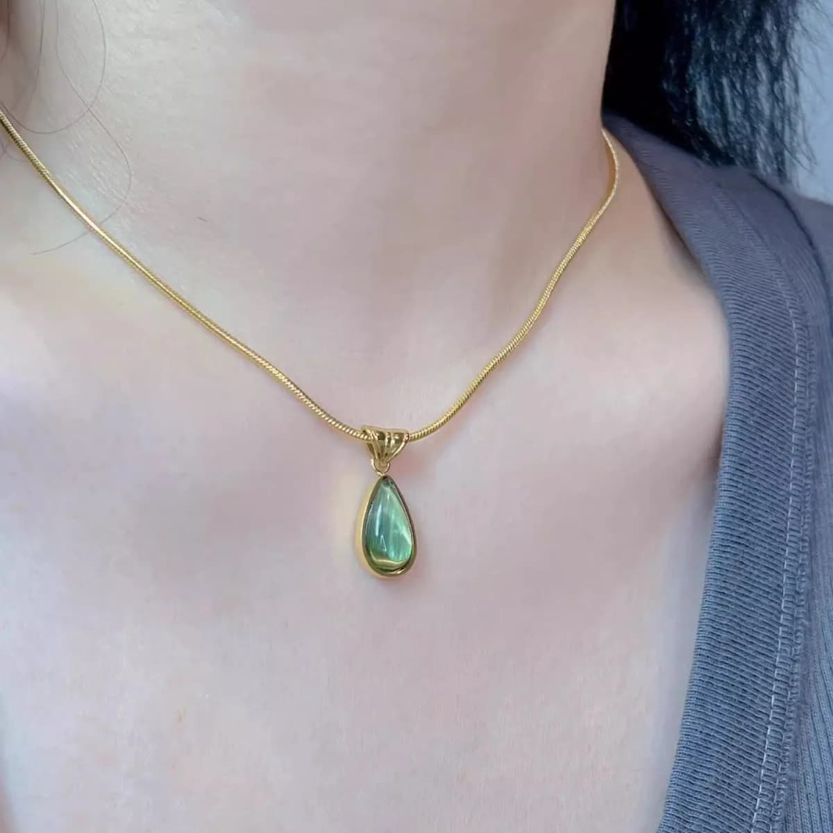 French-style Retro Minimalist Trendy Blue and Green Water Drop Pendant Necklace with Stainless Steel Link Chain